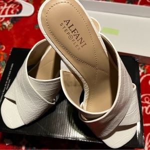 Alfani White - New in Box -